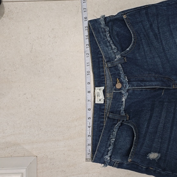 These trendy flare denim jeans feature a bold, boho-chic look with distressed de - Picture 3 of 10